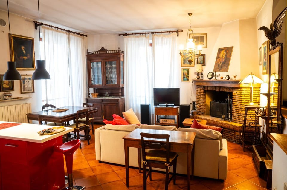 Communal lounge/ TV room, TV and multimedia, Living room, Seating area, Dining area, flat iron