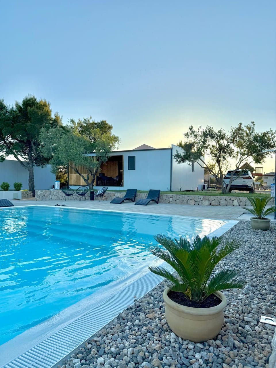 Property building, Day, Swimming pool