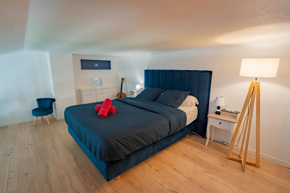 Duplex Premium - Balcon Vue Port - 100m de la Plage - 4 Pers - TV 4K Apartment in Saint-Gilles-Croix-de-Vie