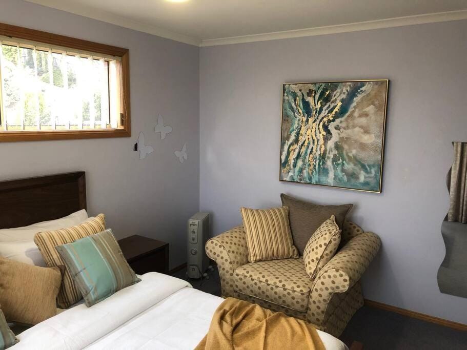 Photo of the whole room, Bedroom