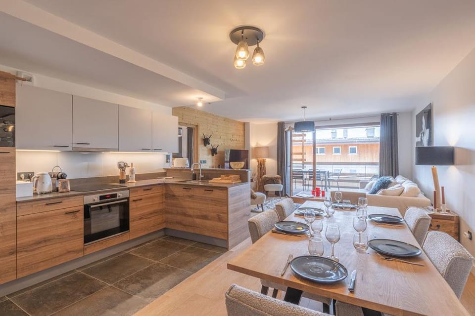 Kitchen or kitchenette, Dining area, dishwasher, oven, stove, toaster