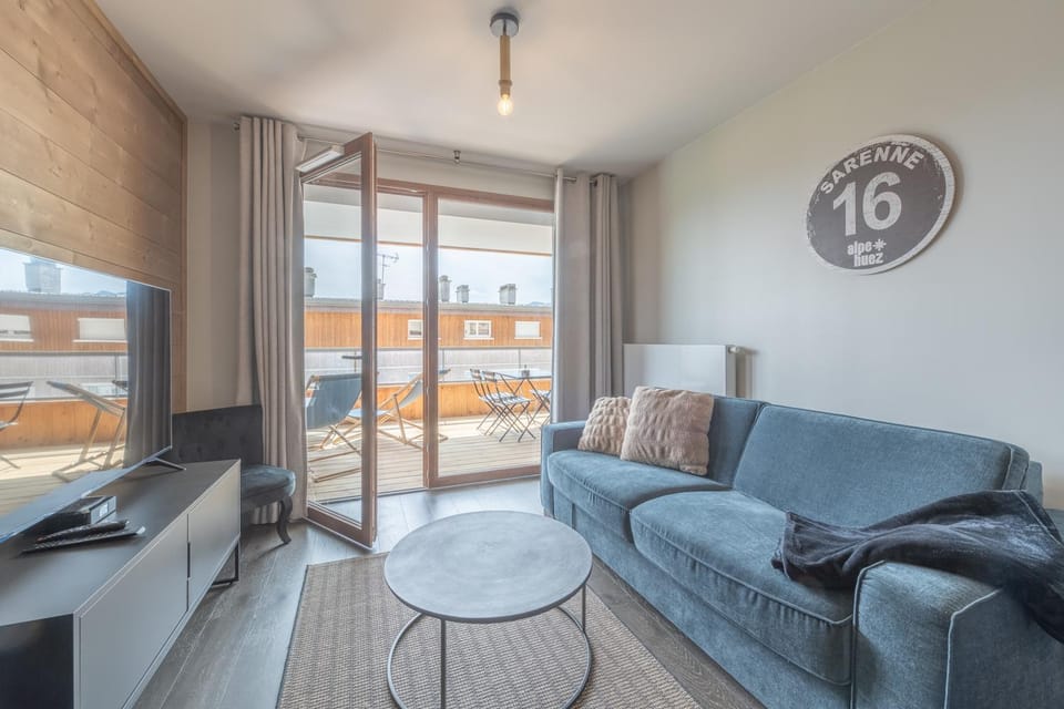 Communal lounge/ TV room, TV and multimedia, Living room