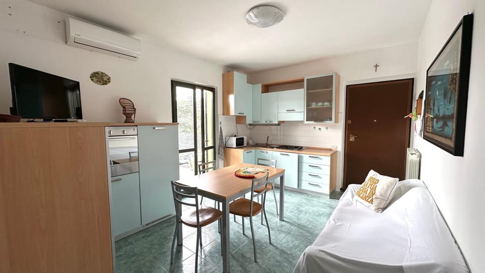 M213 - Marcelli, trilocale con ampio terrazzo panoramico Apartment in Marcelli