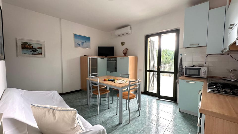 M213 - Marcelli, trilocale con ampio terrazzo panoramico Apartment in Marcelli