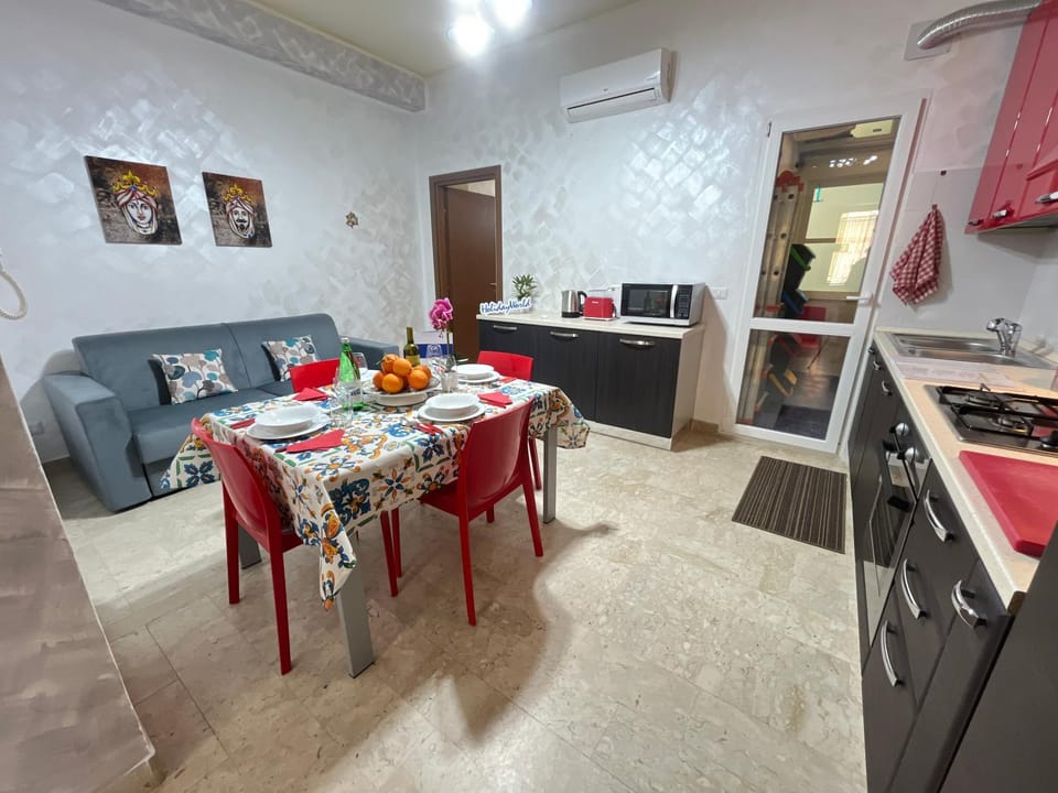 Kitchen or kitchenette, Dining area, stove, air conditioner