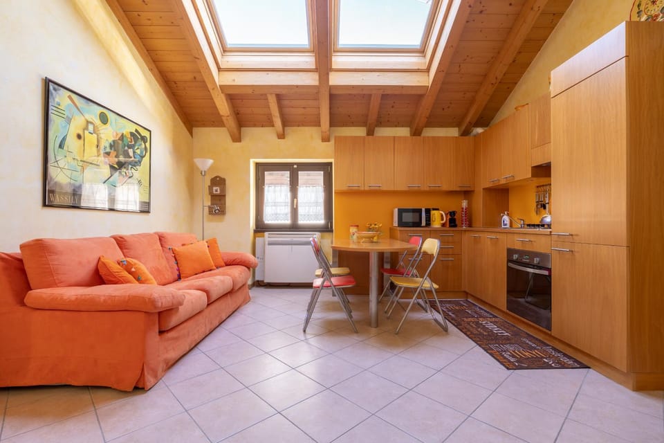 Coffee/tea facilities, Kitchen or kitchenette, Living room, Seating area, Dining area, minibar, pet friendly, stove, toaster