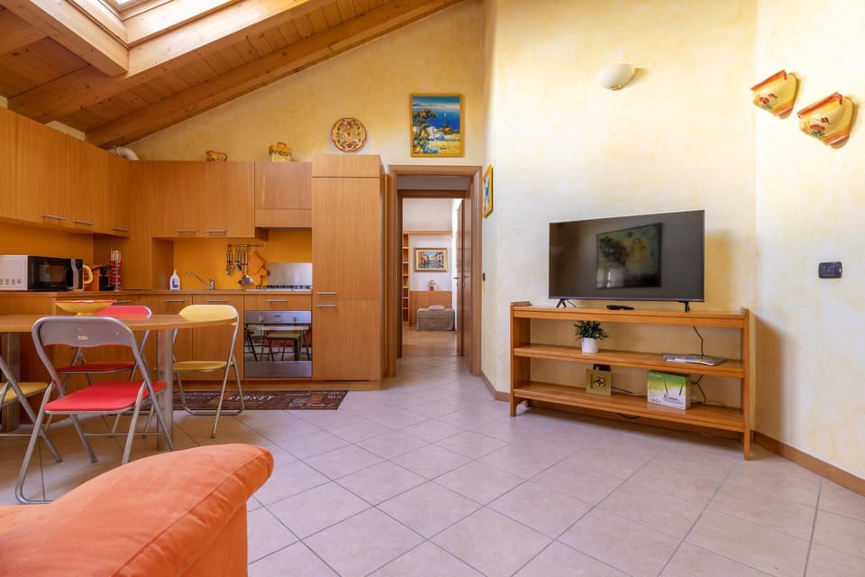 Communal lounge/ TV room, TV and multimedia, Kitchen or kitchenette, Living room, Seating area, Dining area, minibar, pet friendly