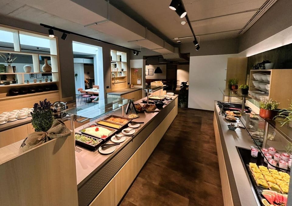 Breakfast, Buffet breakfast