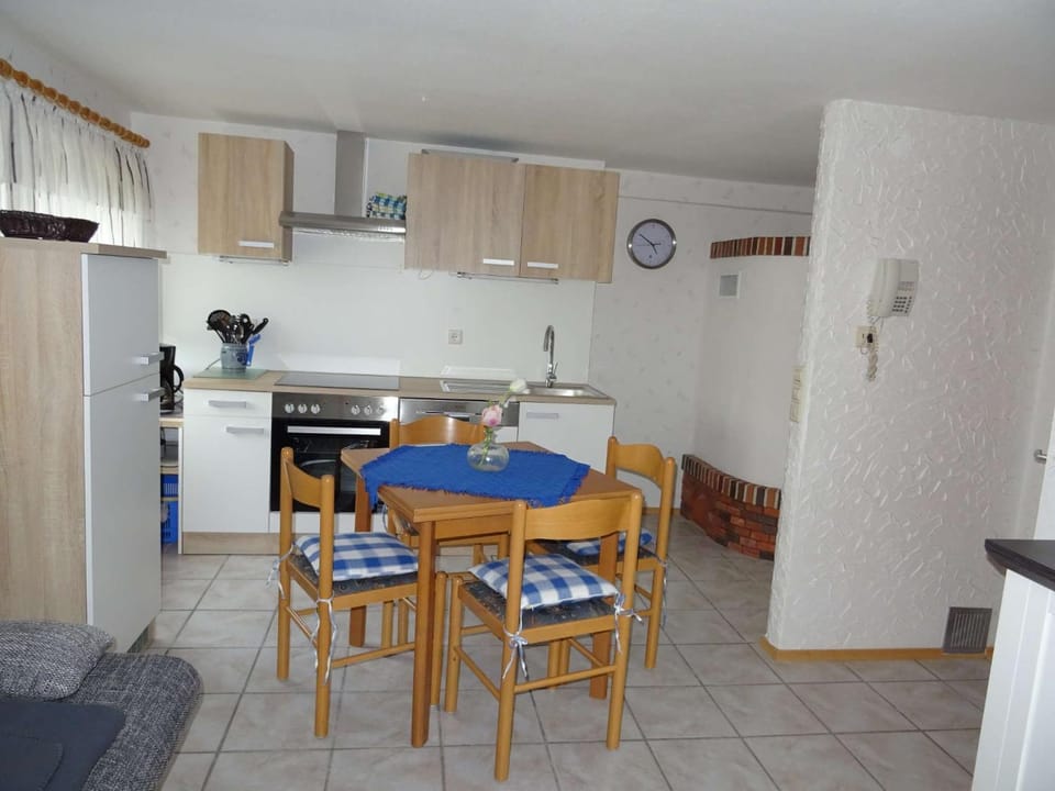 Property building, Kitchen or kitchenette, Living room