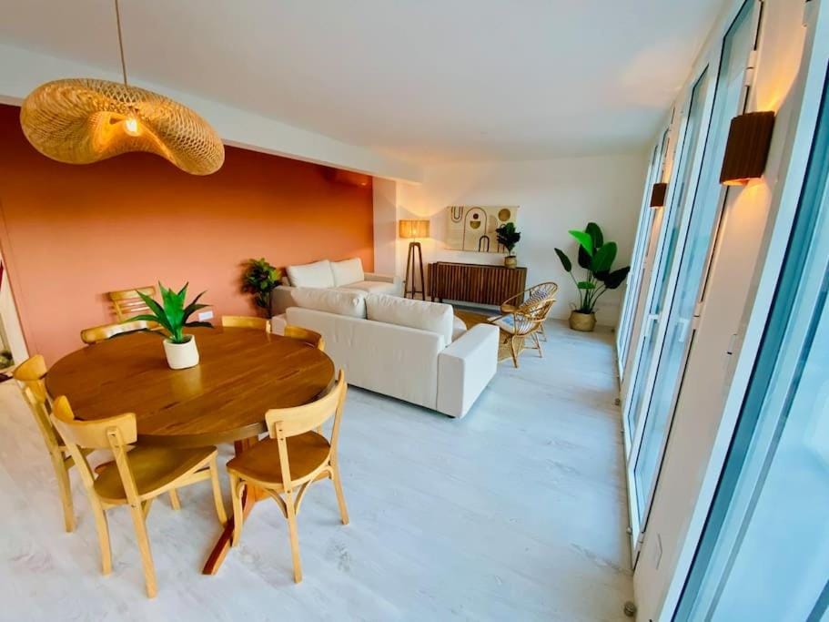 Living room, Dining area