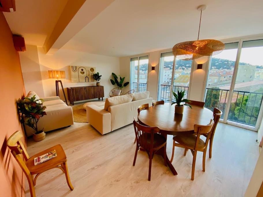 View (from property/room), Living room, Dining area