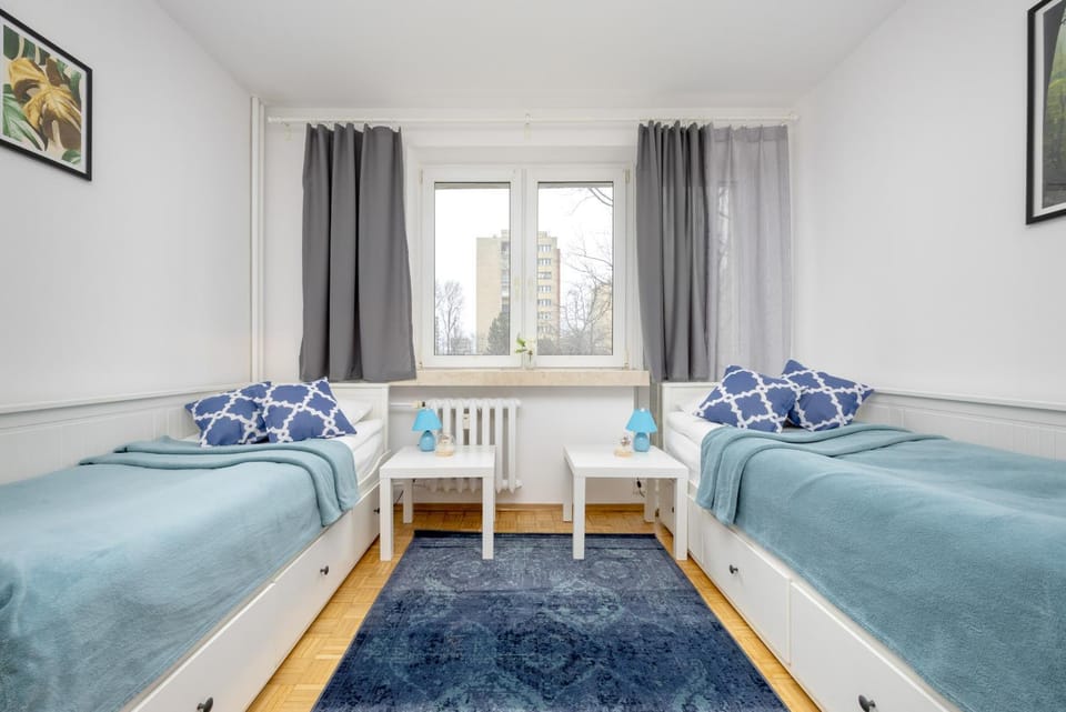 Bed, Living room, Photo of the whole room, Seating area