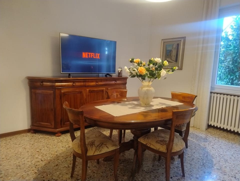 TV and multimedia, Dining area