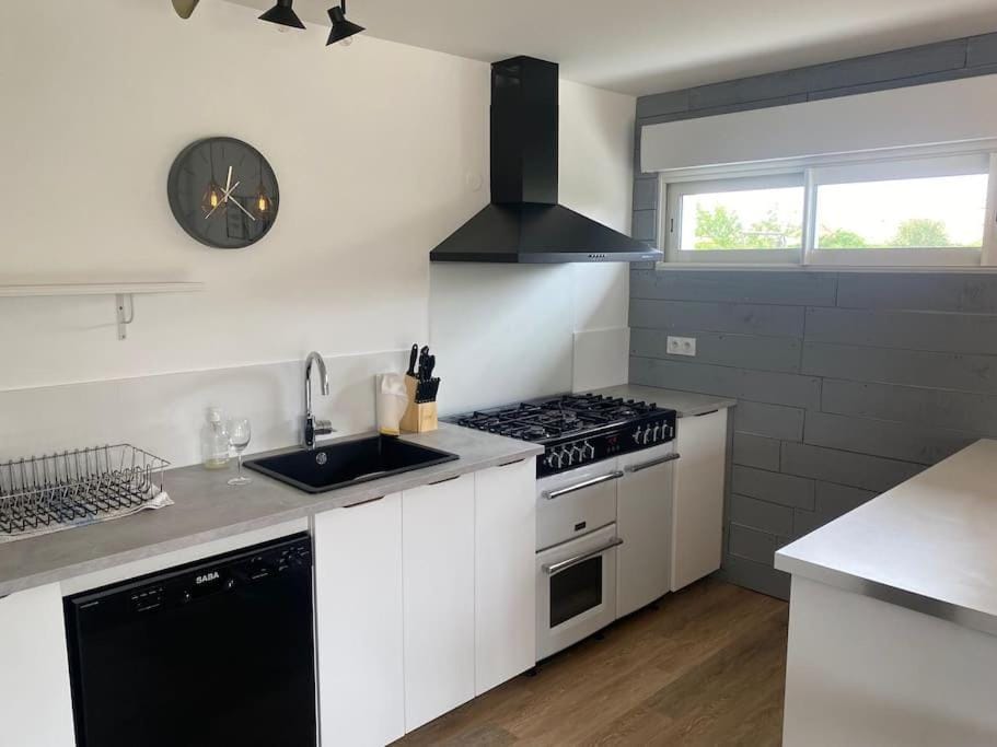 Maison mitoyenne chaleureuse avec piscine chauffée Villa in La Teste-de-Buch