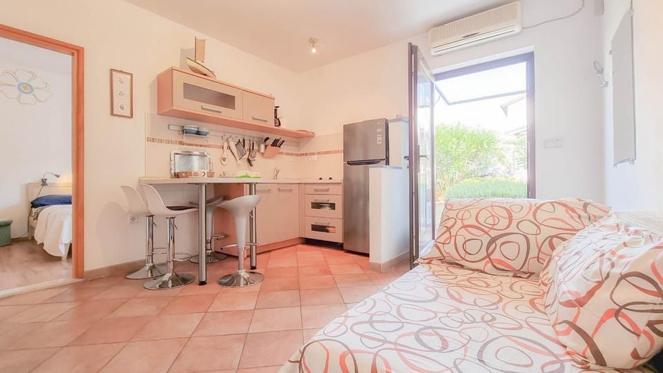 Kitchen or kitchenette, Seating area
