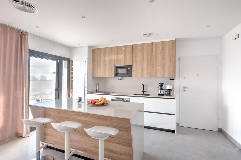 Kitchen or kitchenette, Dining area, minibar, pet friendly, stove, toaster