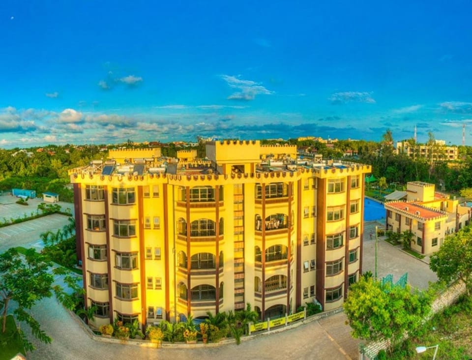 Property building, Day, Bird's eye view, City view, Pool view