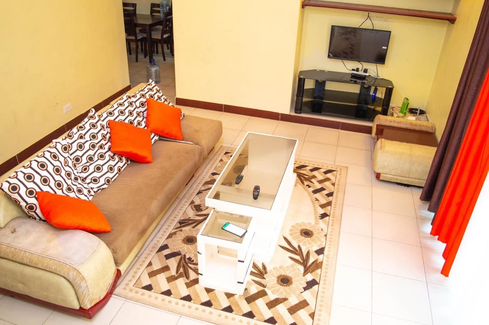 Communal lounge/ TV room, TV and multimedia, Kitchen or kitchenette, Living room, Seating area, Dining area, Evening entertainment