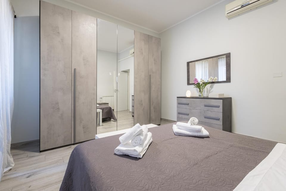 Bed, Bedroom, towels, wardrobe, air conditioner
