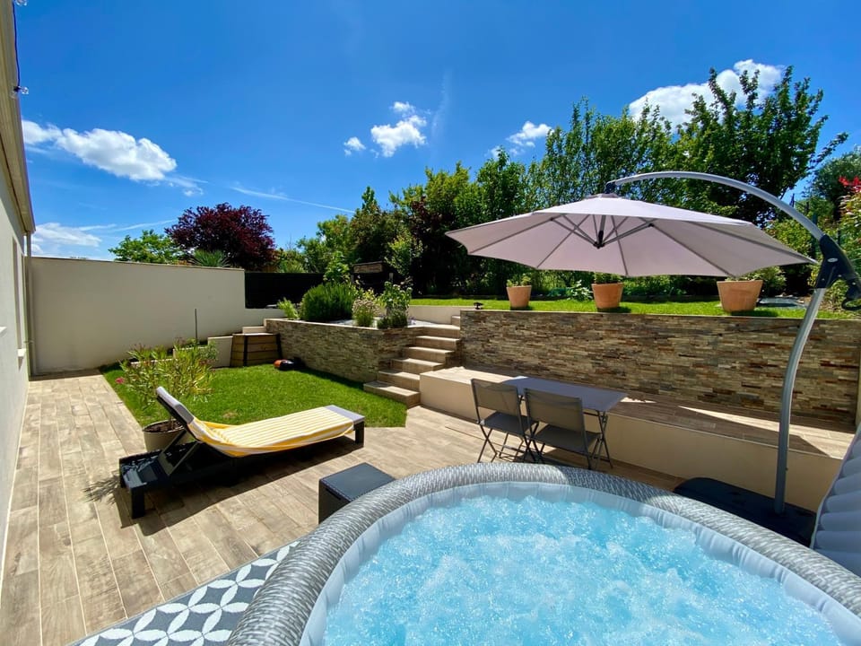 Patio, Garden, Hot Tub, Spa and wellness centre/facilities, Dining area, Garden view, Open Air Bath, sunbed