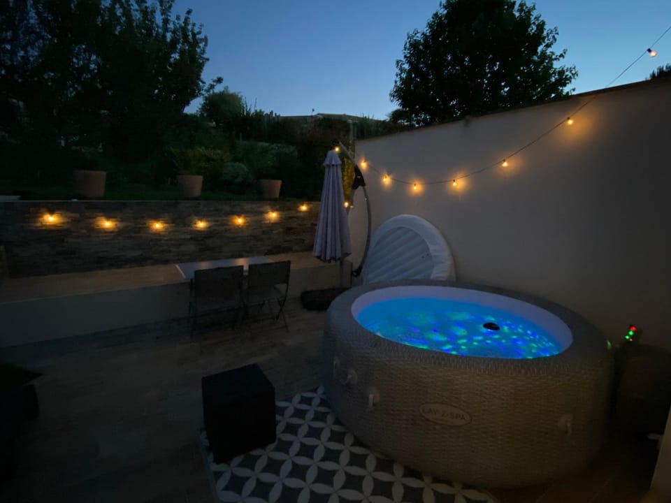 Patio, Night, Natural landscape, Garden, Hot Tub, Spa and wellness centre/facilities, Garden view