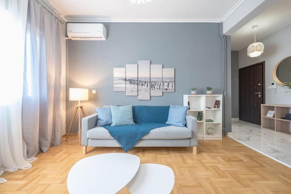 Luxurious Apt in Megaro Moussikis Metro Station Apartment in Athens