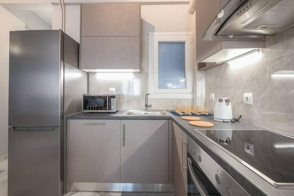 Luxurious Apt in Megaro Moussikis Metro Station Apartment in Athens