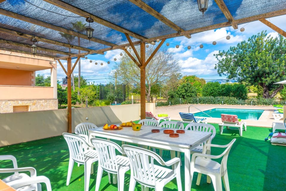 Dining area, Pool view