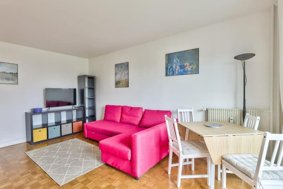 Lovely 1 BR Flat with balcony near metro line 10 Apartment in Paris