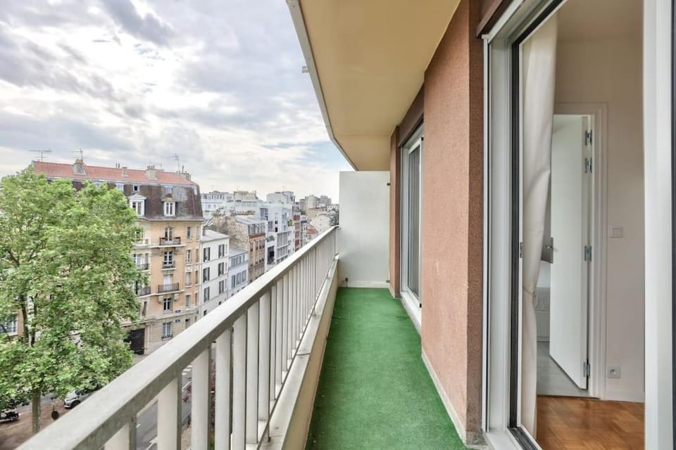 Lovely 1 BR Flat with balcony near metro line 10 Apartment in Paris