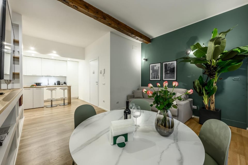 Kitchen or kitchenette, Living room, Seating area, Dining area