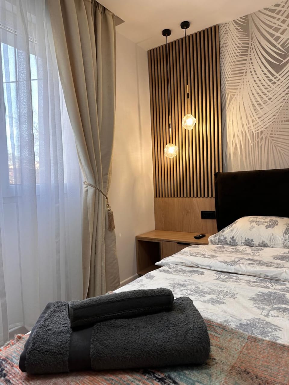 Bed, Photo of the whole room, Bedroom, towels