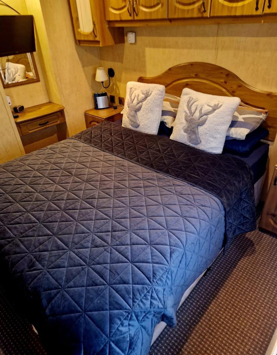 Spacious Luxury Escape with Sea Views and Pet Friendly at Clarach Bay House in Tirymynach