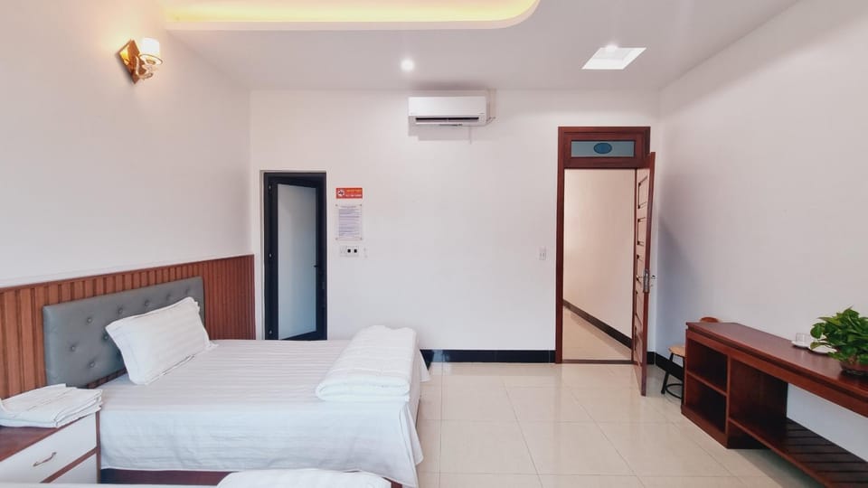 Bed, Photo of the whole room, Bedroom, air conditioner