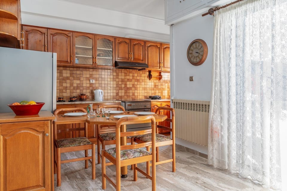 Property building, Kitchen or kitchenette, Living room