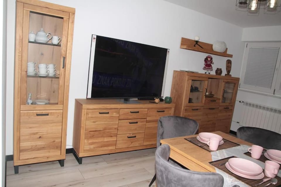 Communal lounge/ TV room, Living room, Seating area