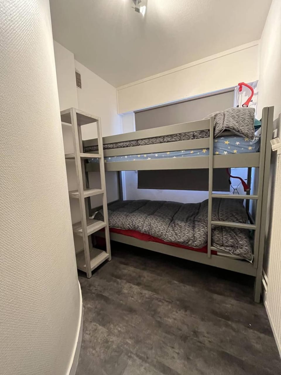 Bedroom, bunk bed