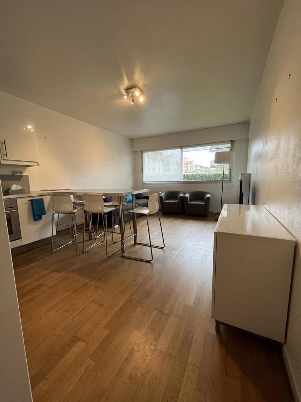 Seating area, Dining area