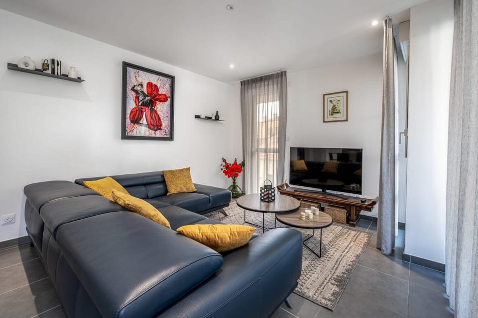 Communal lounge/ TV room, TV and multimedia, Living room, Seating area