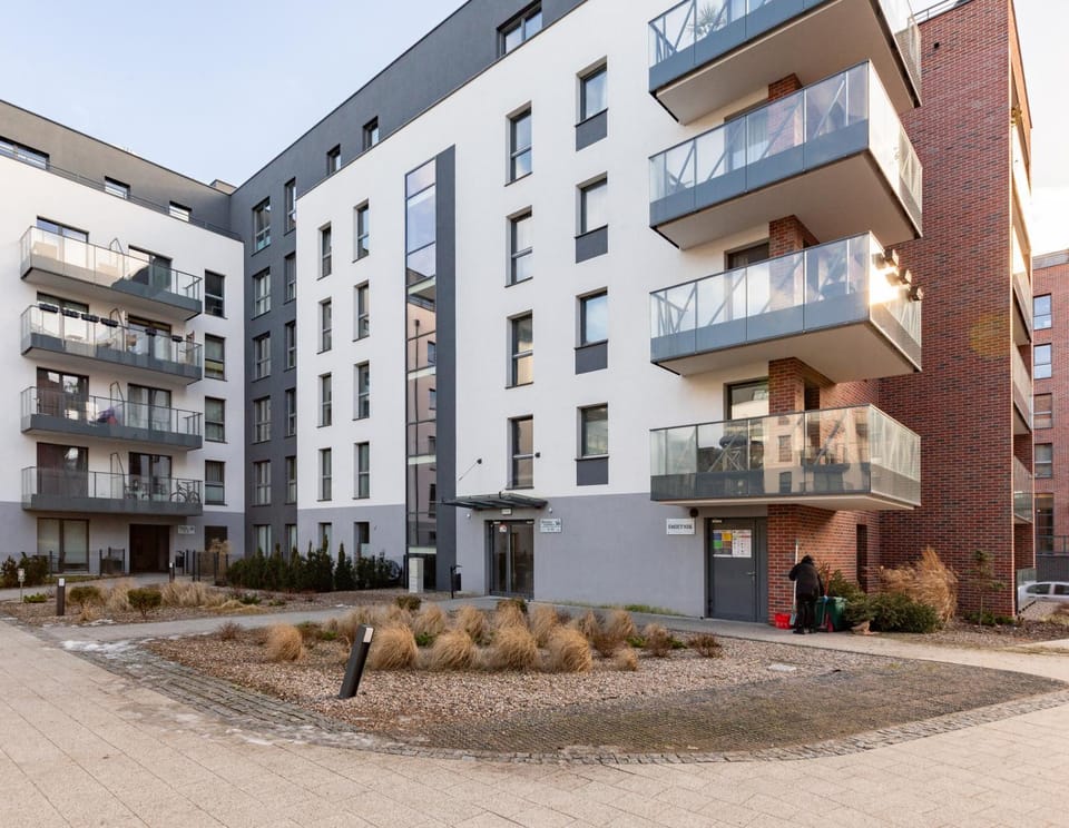 Property building, Neighbourhood, Location