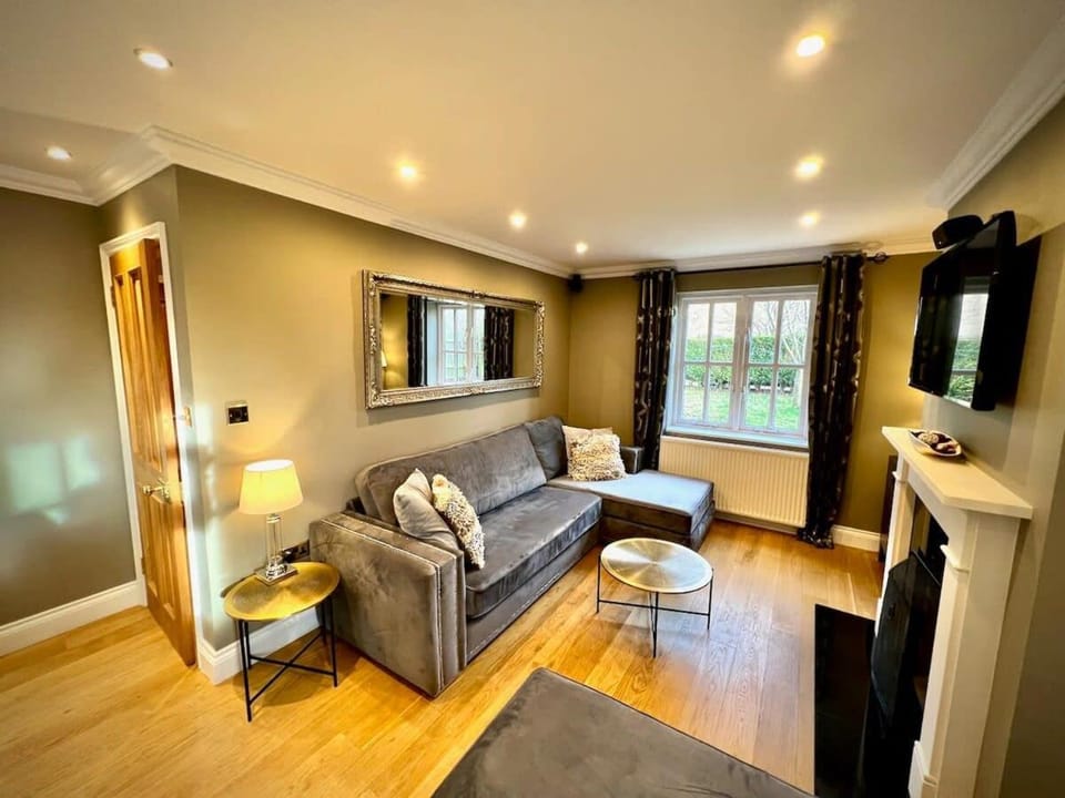 Honey Hill Cottage - 4 Bedroom Detached House House in Cambridge