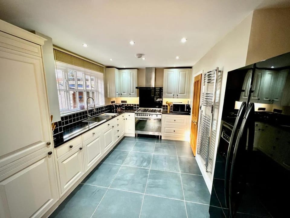 Honey Hill Cottage - 4 Bedroom Detached House House in Cambridge