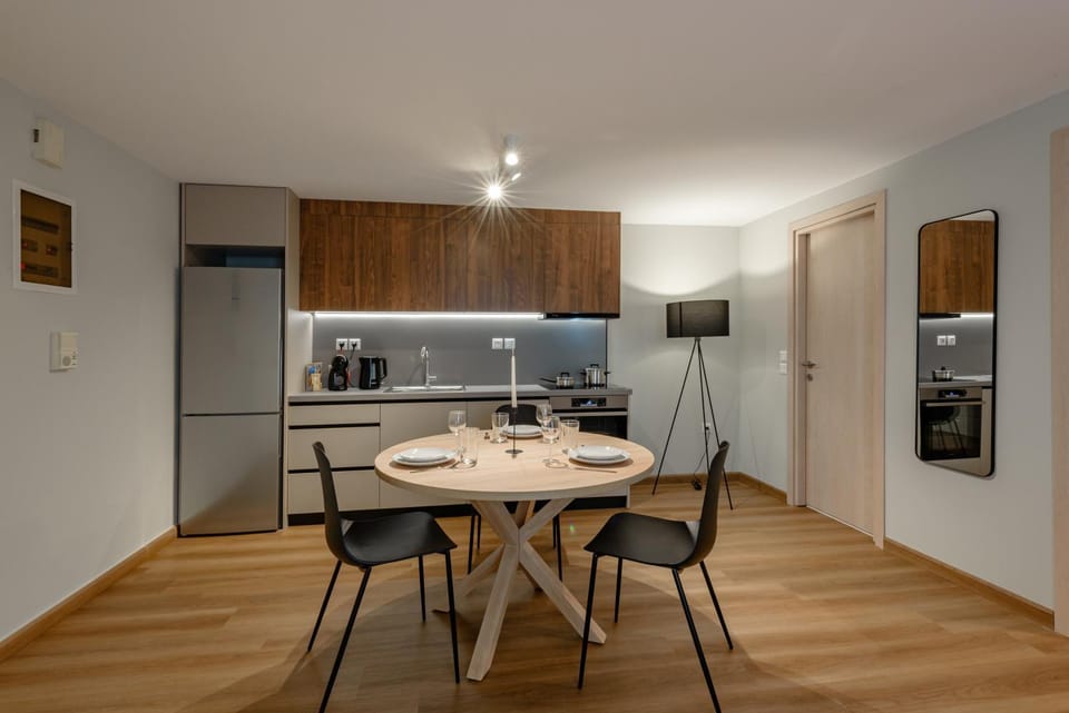 Dining area, kitchen