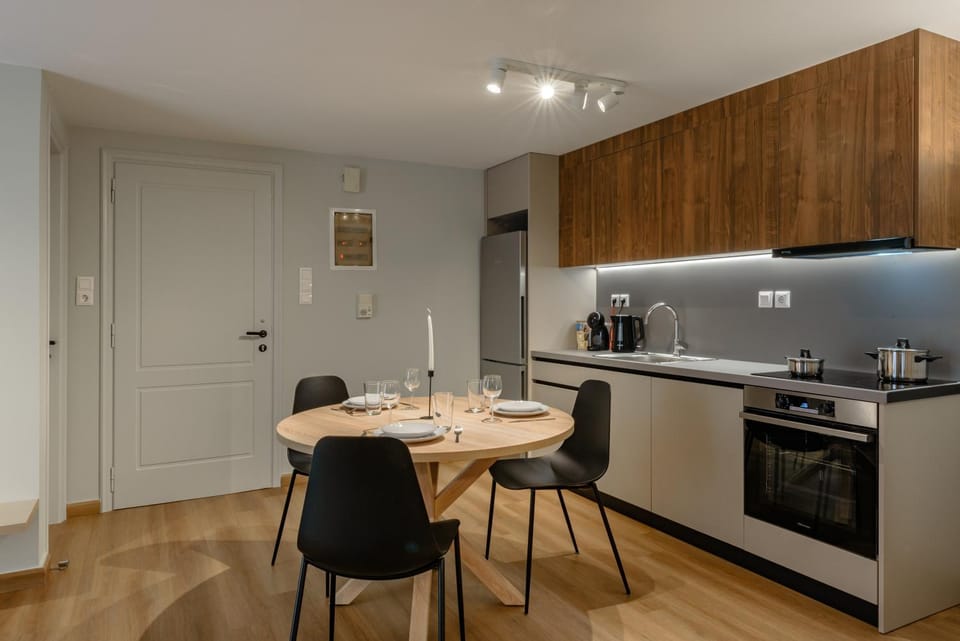 Facade/entrance, Dining area, kitchen