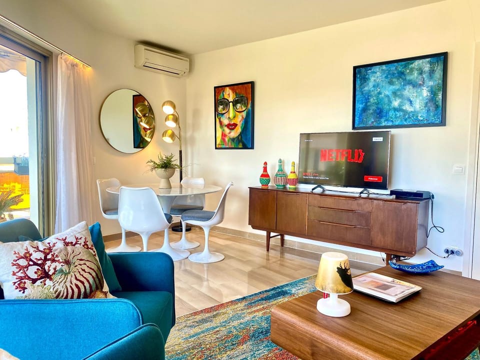 TV and multimedia, Living room, Dining area, air conditioner