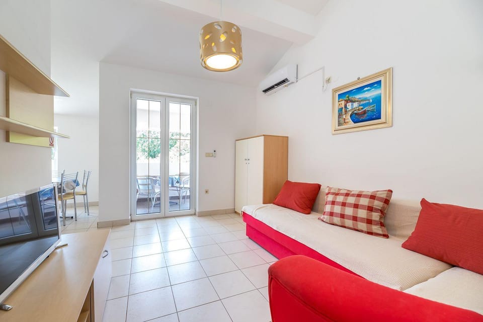 Moderne Unterkunft nur 450 Meter zum Meer Apartment in Lika-Senj County
