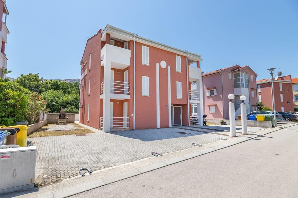 Nur 450 Meter zum Kieselstrand von Baska Apartment in Lika-Senj County