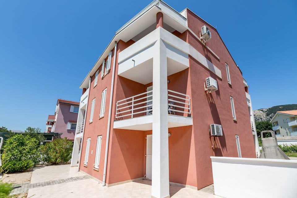 Nur 450 Meter zum Kieselstrand von Baska Apartment in Lika-Senj County