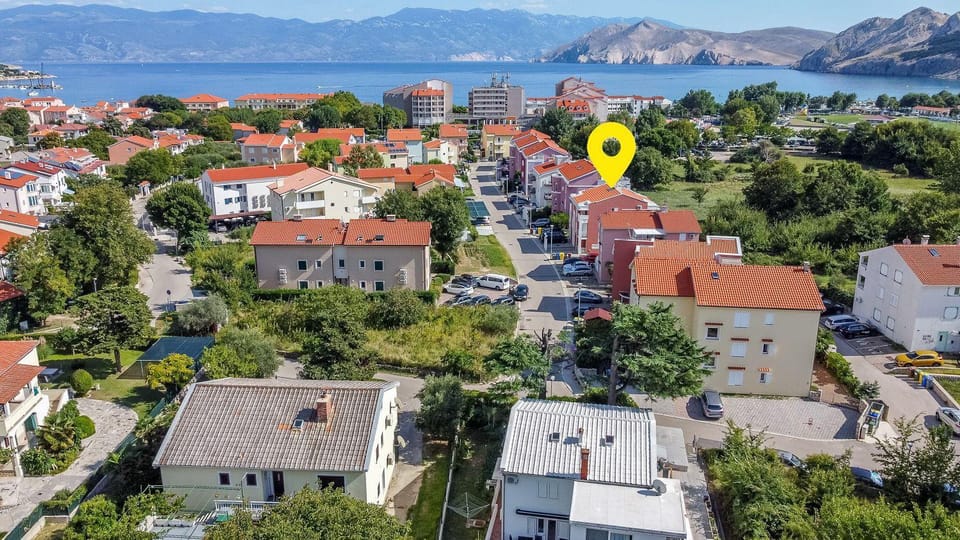 Nur 450 Meter zum Kieselstrand von Baska Apartment in Lika-Senj County