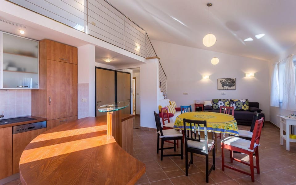 Nur 200 Meter zum tollen Strand in Baska Apartment in Lika-Senj County